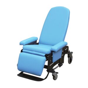 Zdravotnícke vysádzacie kreslo KLH EVO je kardiacké rehabilitačné, ošetrovateľské a geriatrické kreslo vhodné pre seniorov – so 4 otočnými kolesami a polohovateľným sedadlom.